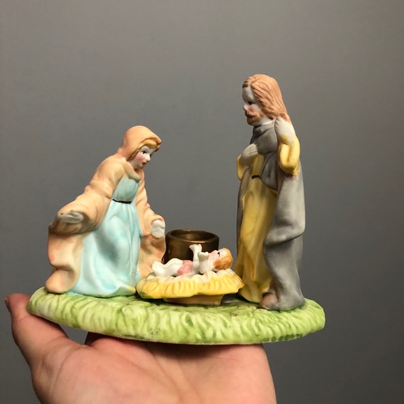 Nativity Ceramic Advent Wreath - Picture 12 of 12